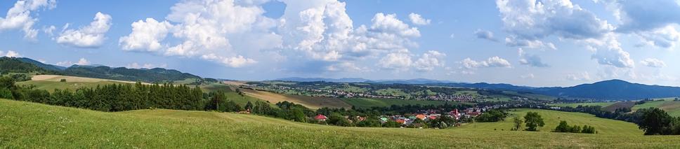 Panoráma zo Stráže nad Iliašom na Bystrické podolie.