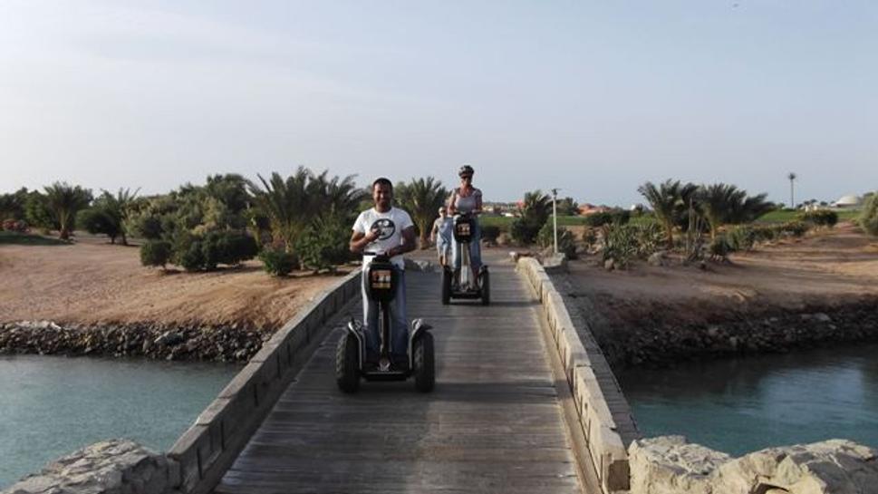 Okružná jazda egyptskými Benátkami - mestečkom El Gouna - na segway skútroch