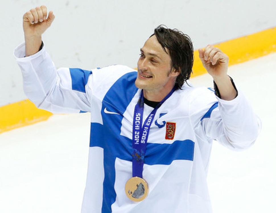 Teemu oslavuje bronz zo ZOH v Soči.
