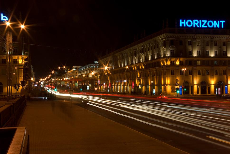 prospekt Nezavislosti v noci