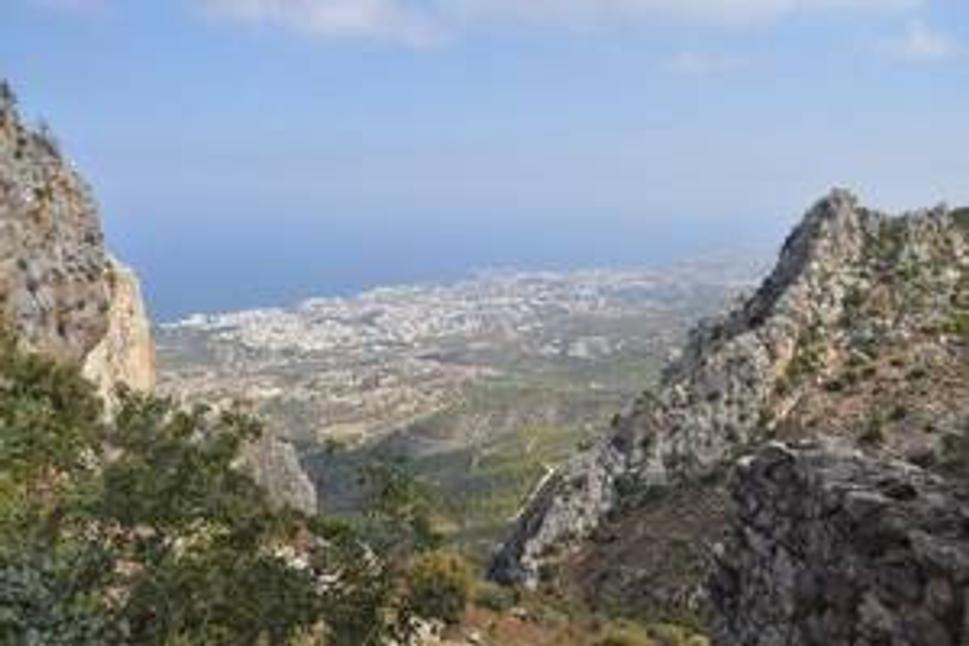 Výhľad z hradu St. Hilarion