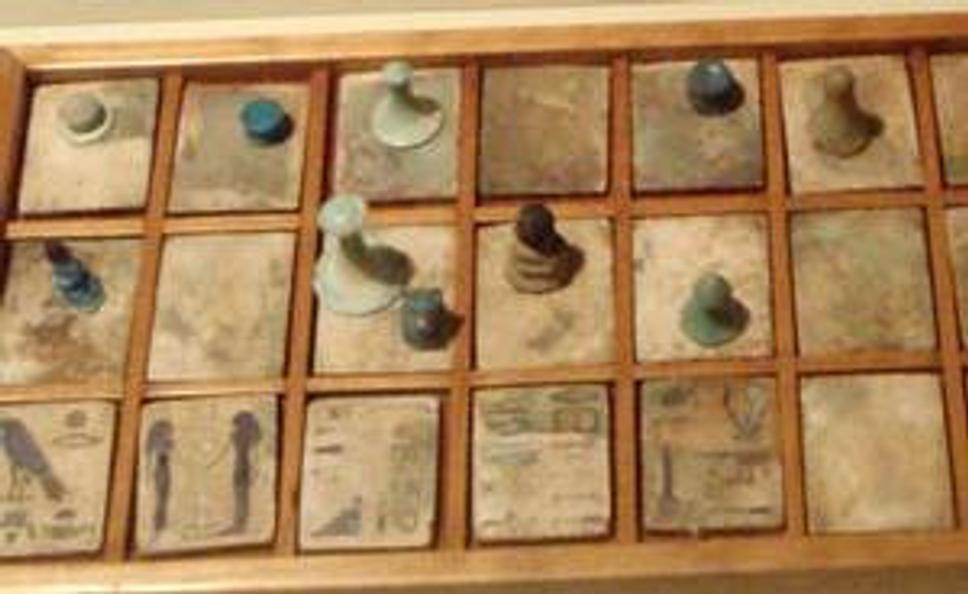 Senet - fotografia starovekej stolnej hry