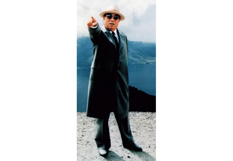 Zakladateľ Severnej Kórey - capo di tutti capi. Al Capone, Escobar a všetky tie typy ľudí (ako napríklad Jakeš & Putin caffee, Lenin & Stalin breakfast bar, Fičo & Bláhová love pride) s láskavou diktátorskou povahou musia smekať klobúk pred týmto mágom.