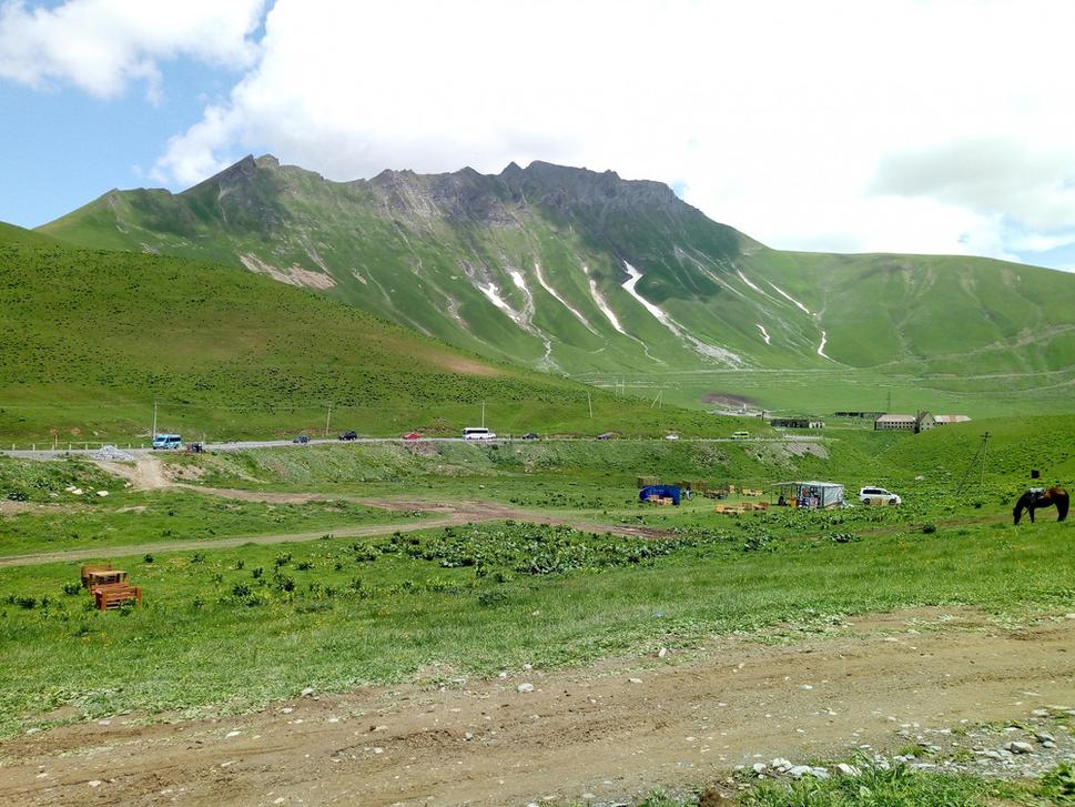 najvyšší bod tohto hrebeňa - Bidara - má 3011 m n.m.