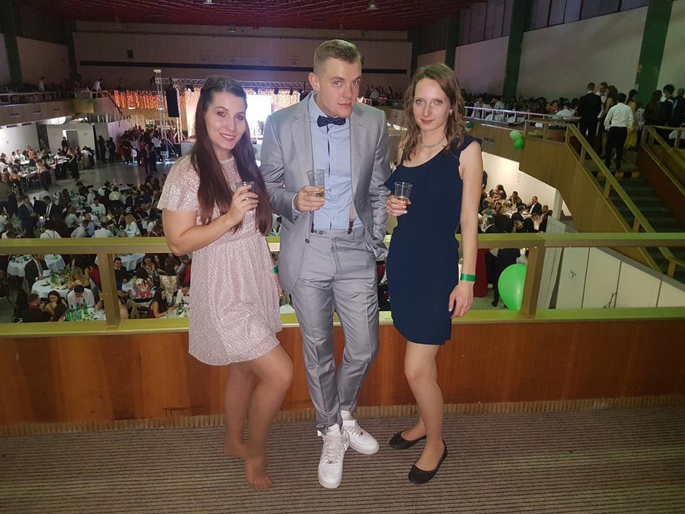Plesová s babami s ktorými som bol v Kazachstane a v Číne