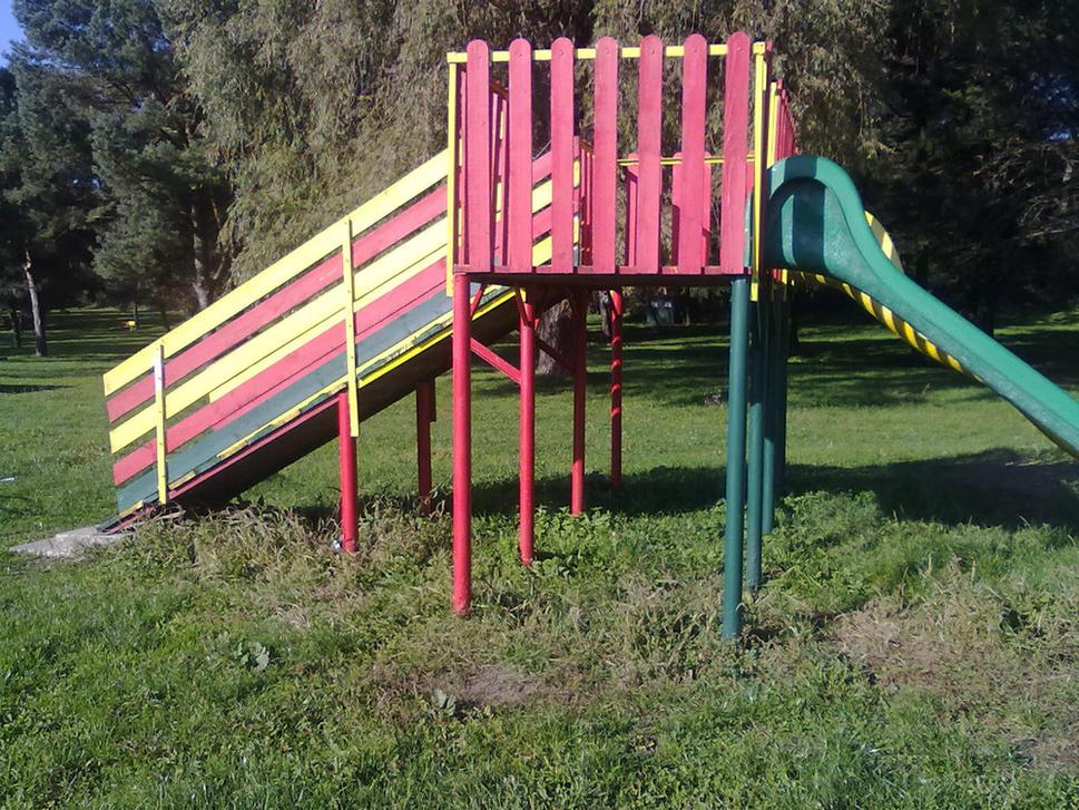 ostatky detského ihriska v roku 2010