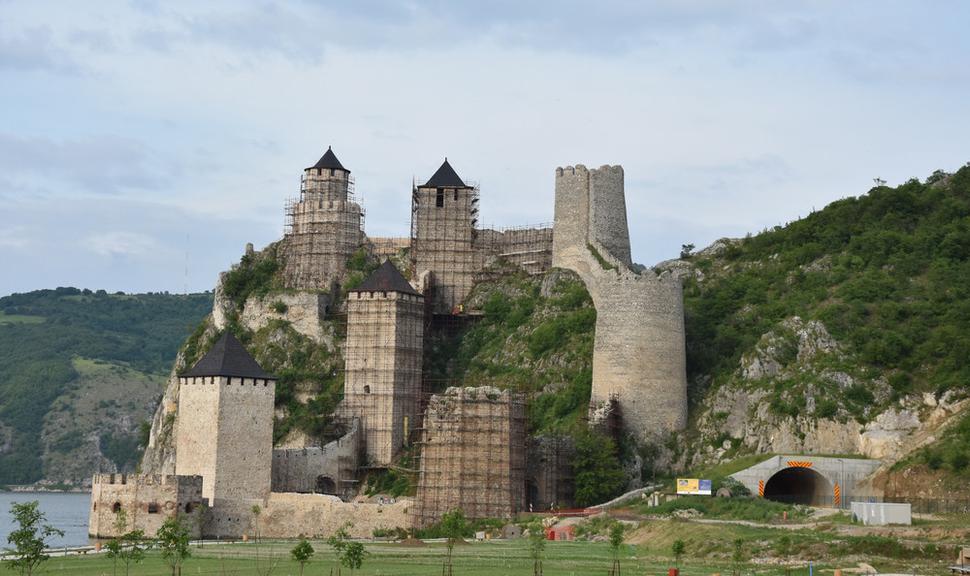 hrad Golubac, práve v rekonštrukcii