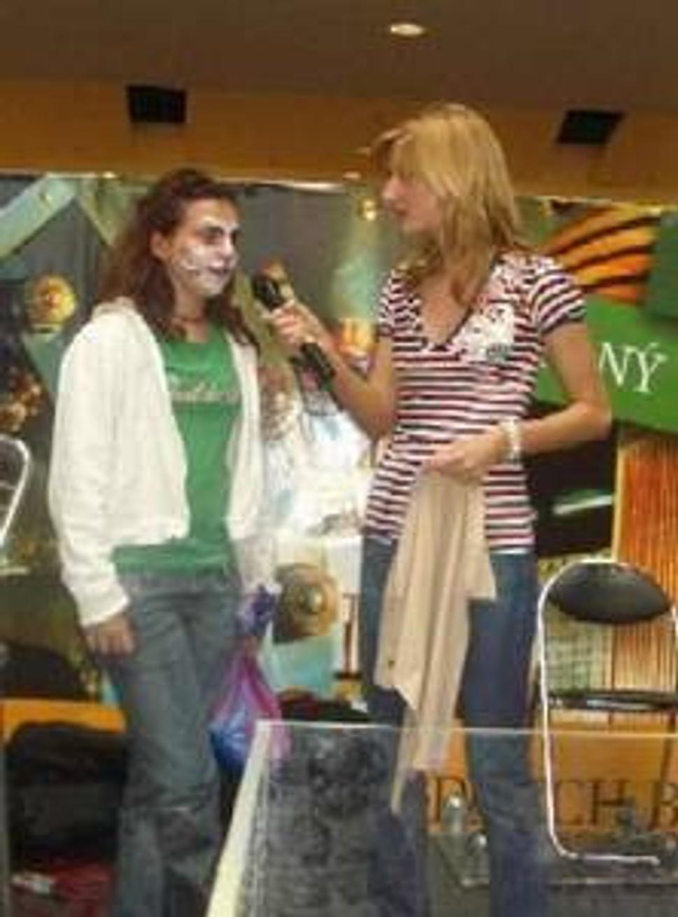 Macaci den 2007. Pekné cicusky. Skoro ako tie ozajstne.