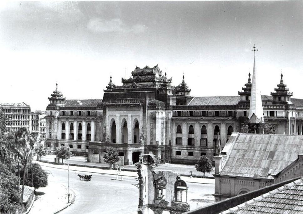 Radnica mesta Yangon v roku 1945, v čase najväčšej prosperity mesta.
