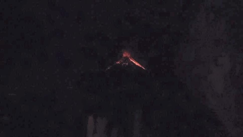 Zmysel kempovania bol v tom, že v noci, keď sopka vybuchuje tak nevidno len dym, ale aj lávu, čo je super zážitok. Je to spravádzané takých výbuchom a potom valiaca sa láva.