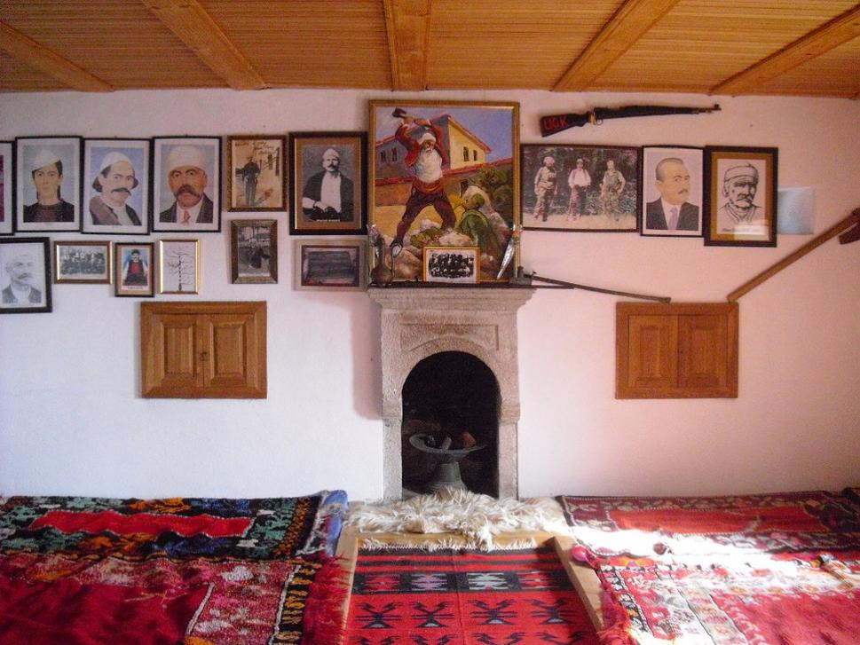 Vnútro kully. Brat vlastníka počas vojny emigroval na Slovensko. Ujo sa nám poďakoval, že u nás mohol jeho brat žiť v mieri a pracovať.