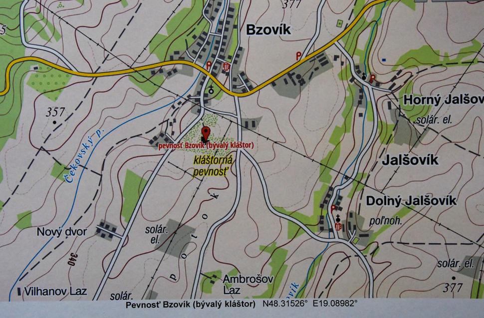 Hrad Bzovík sa nachádza na okraji dediny, autom sa dostanete až k vstupnej bráne. V prípade že pri vašej návšteve bude brána zatvorená, kľúče vám vydajú na Obecnom úrade v strede obce.