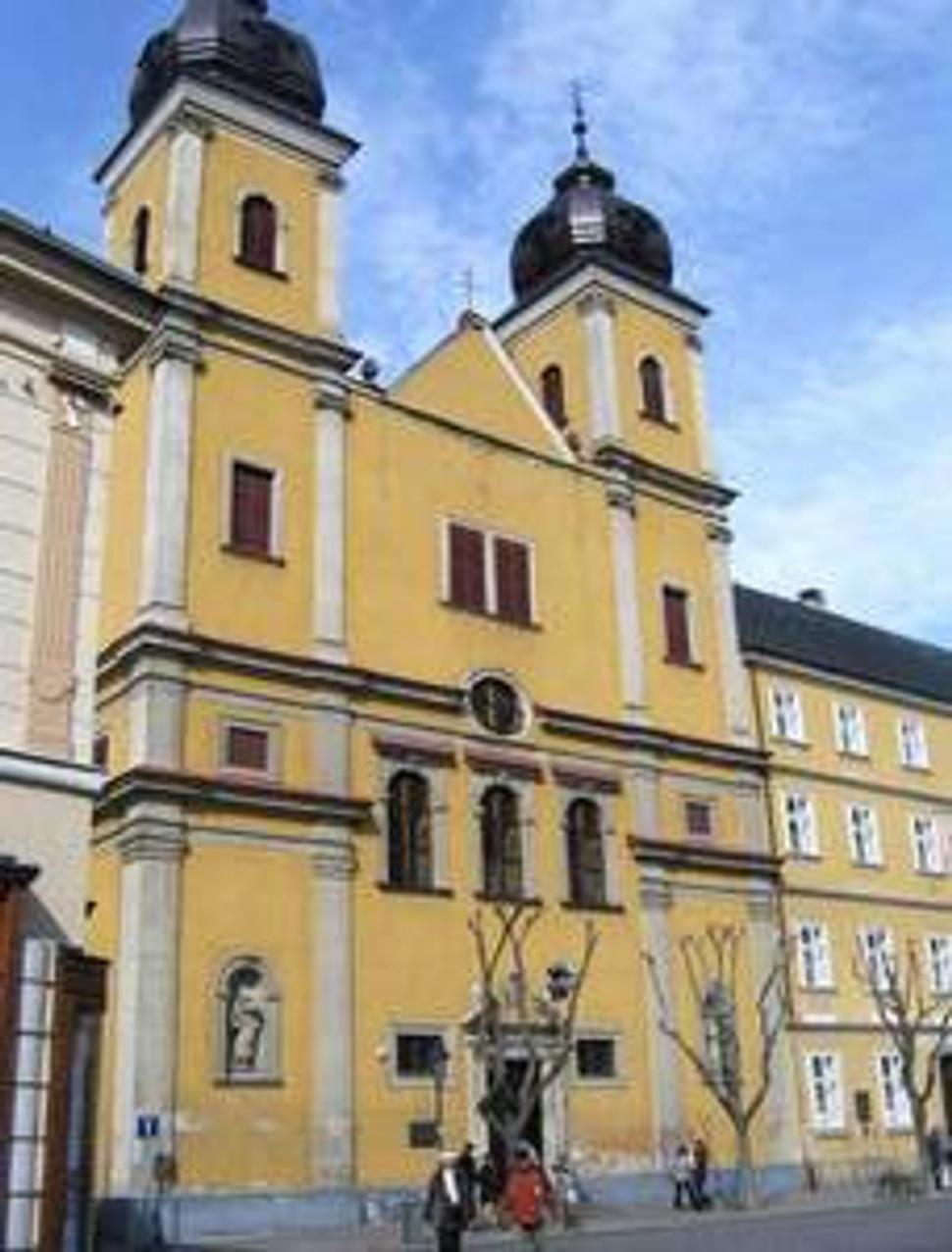 Hlavná fasáda kostola