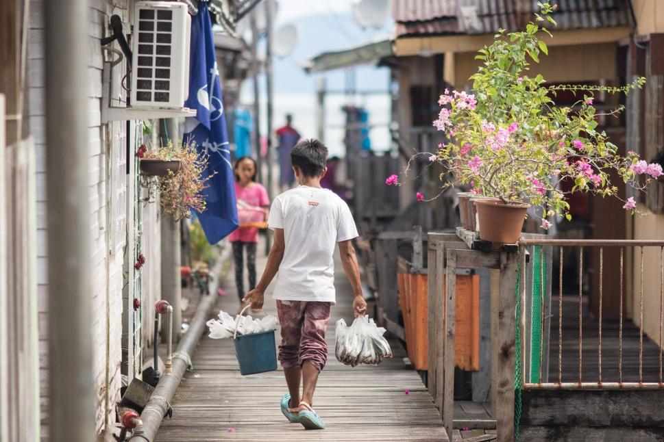Water village je postavená pozdĺž móla na vode