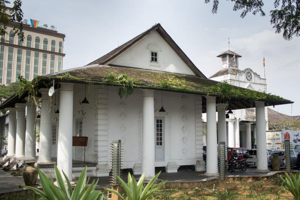 The Old Court House pri Waterfront bazaar