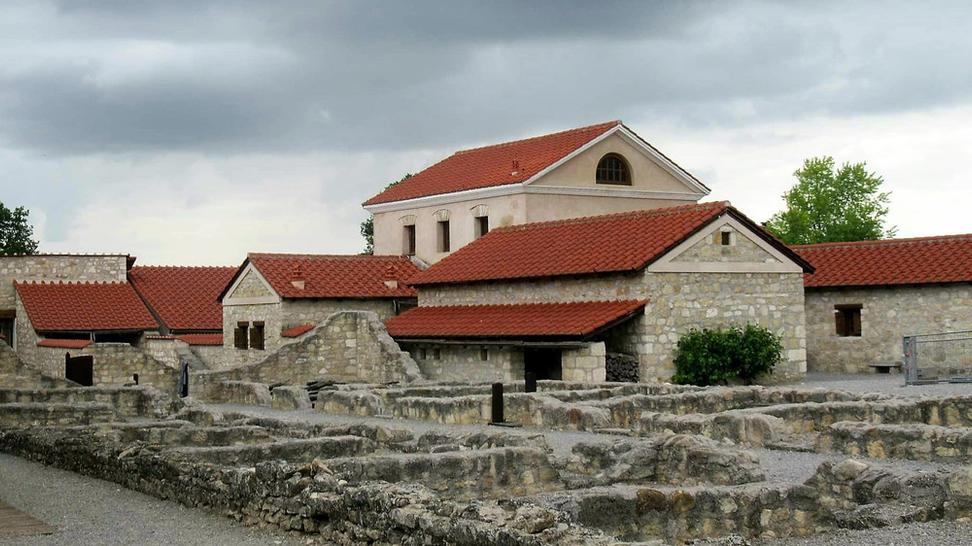 Krásne zrekonštruované stavby vám dajú predstavu, ako sa v Carnuntume v časoch neskorej antiky žilo.