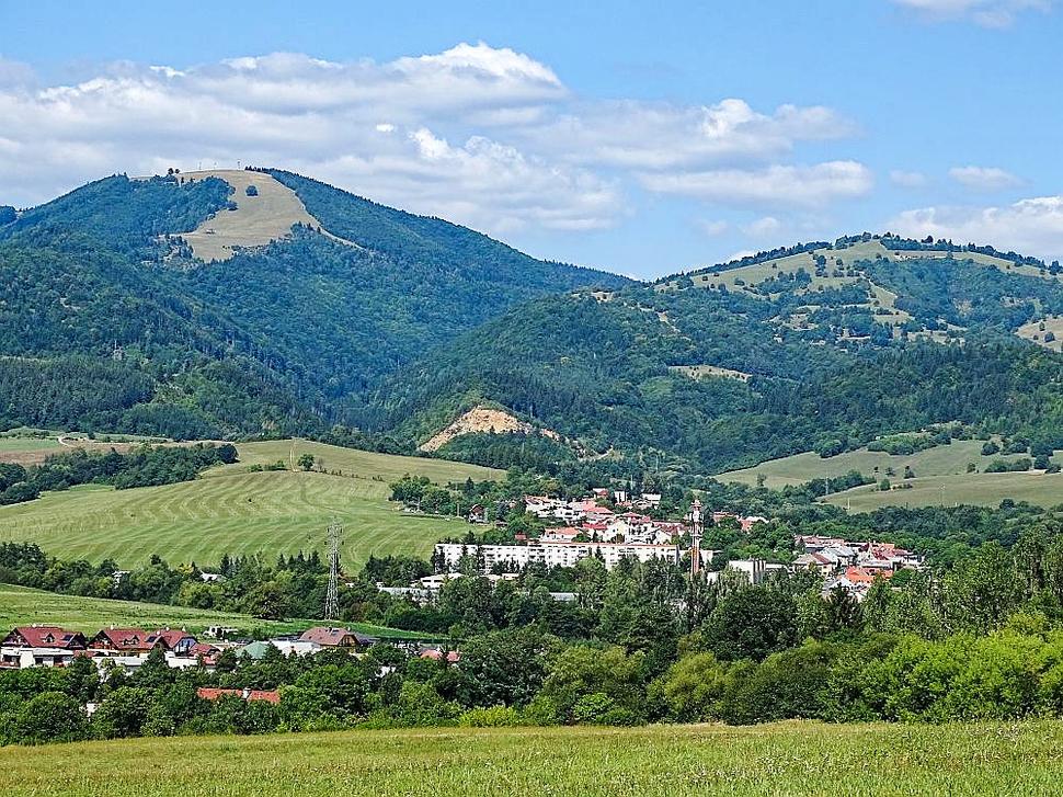 Panský diel a Selčiansky (Malý) diel, Stráža nad Nemcami (Nemce sú v popredí).