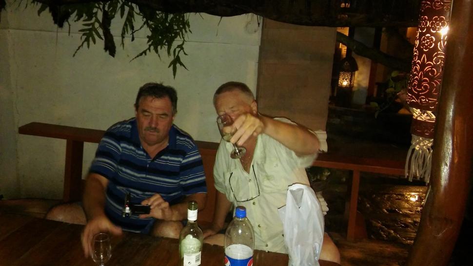 Jozsef povedal , Luboš kašli na to radšej si vypime o takomto niečom som v živote ani nesníval a niekto sa tu dohaduje opár metrov štvorcových
