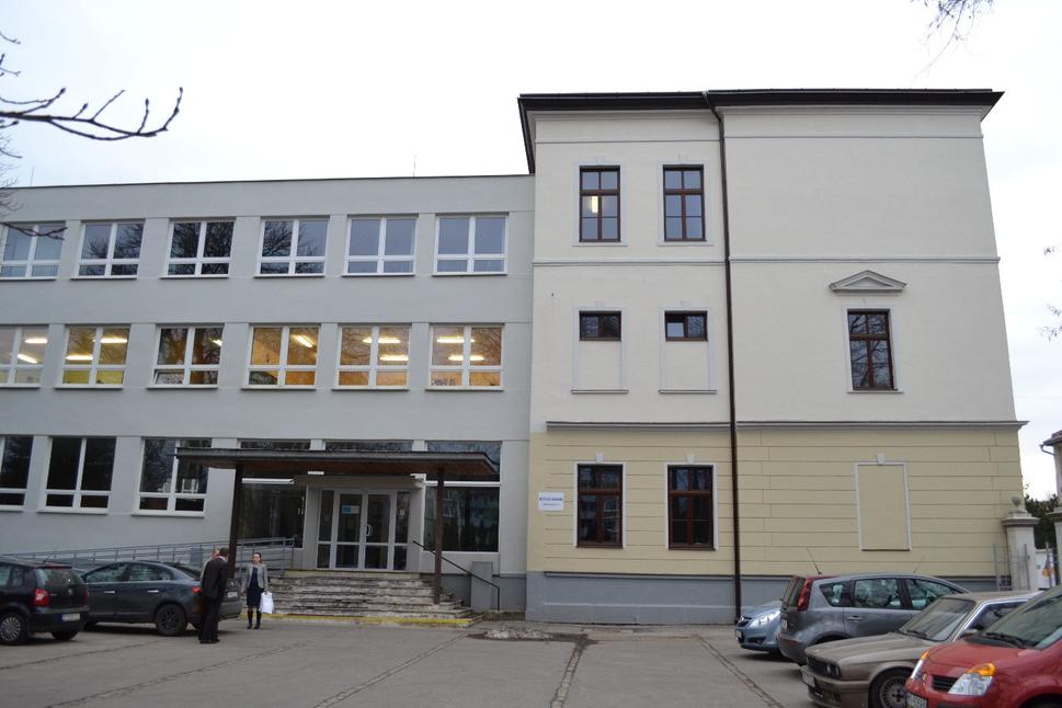 Novú fasádu získala i Obchodná akadémia v Martine.