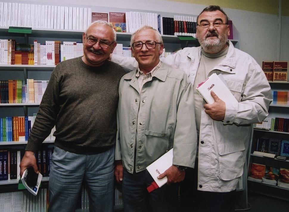• Osamelí bežci v roku 2004: zľava Peter Repka, Ivan Laučík, Peter Štrpka. •