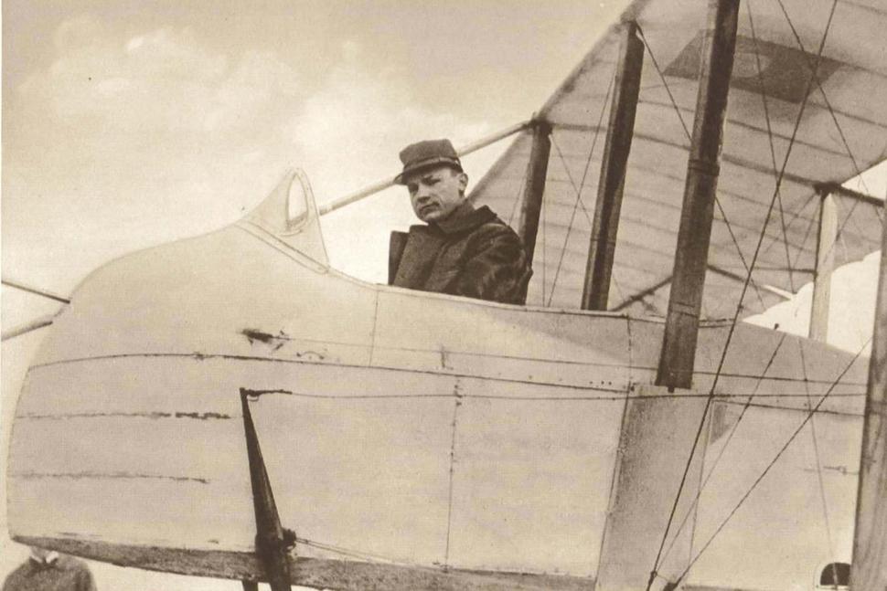 „Demokracia, to znamená myslieť skôr než jednáš, či tým nepoškodzuješ blížneho, rodinu, národ, spoločnosť. To znamená opanovať svoje vášne, nie rozprávať, ale problémy riešiť. Je potrebné učiť ľudí veriť, je potrebné ich milovať napriek všetkým ich chybám, ale nevyhnutné je tiež pracovať a učiť pracovať iných, “ Milan Rastislav Štefánik