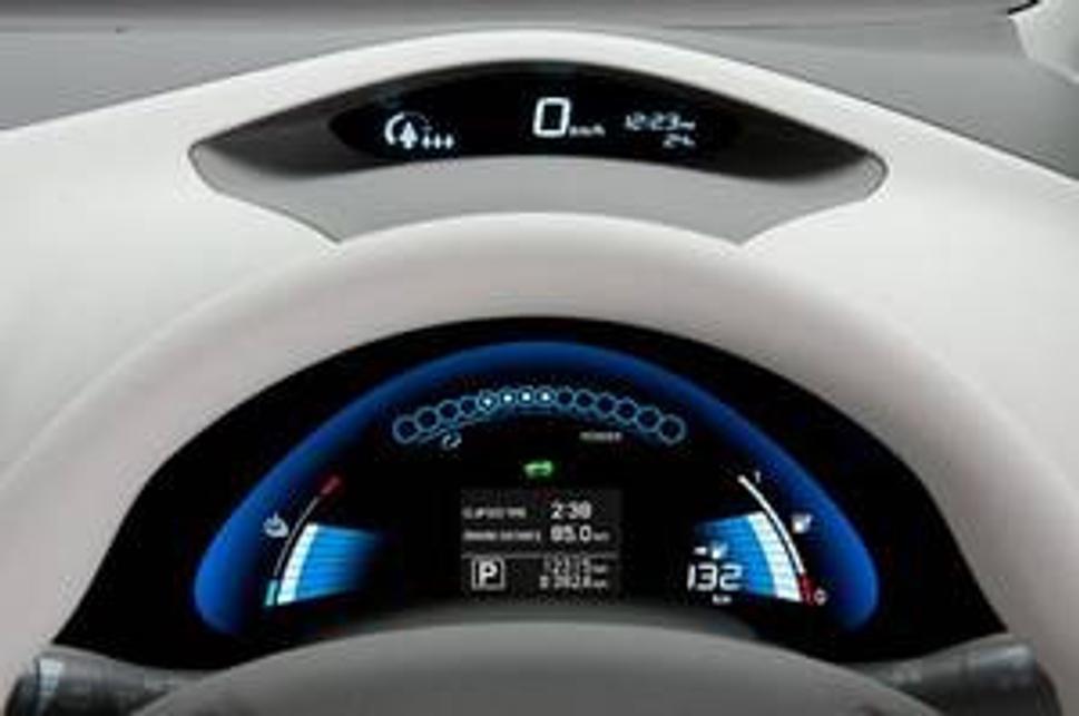 Nissan Leaf - palubná doska
