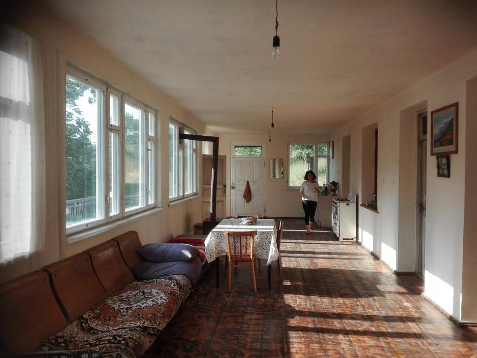Nemusíte bývať iba v stanoch - guesthouse neďaleko mesta Kapan.