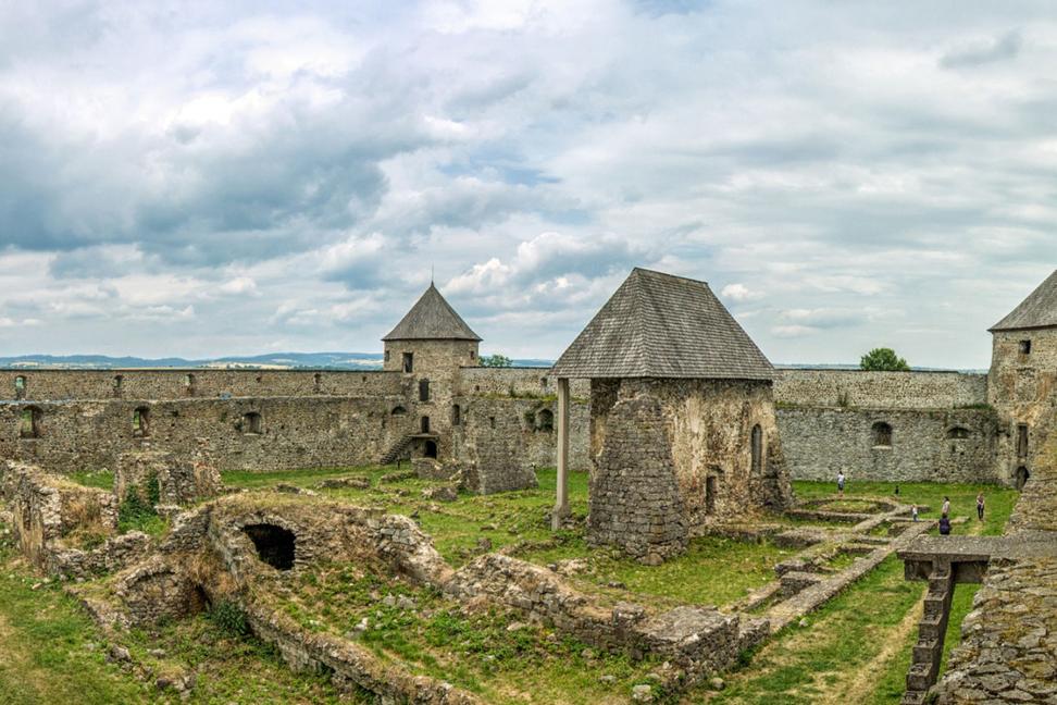 Kláštorná pevnosť Bzovik