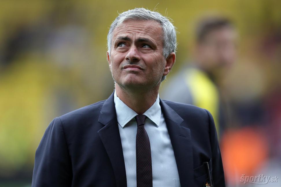 Manchester United: Mourinhovi bolo povedané aby sa zbavil šiestich hráčov.