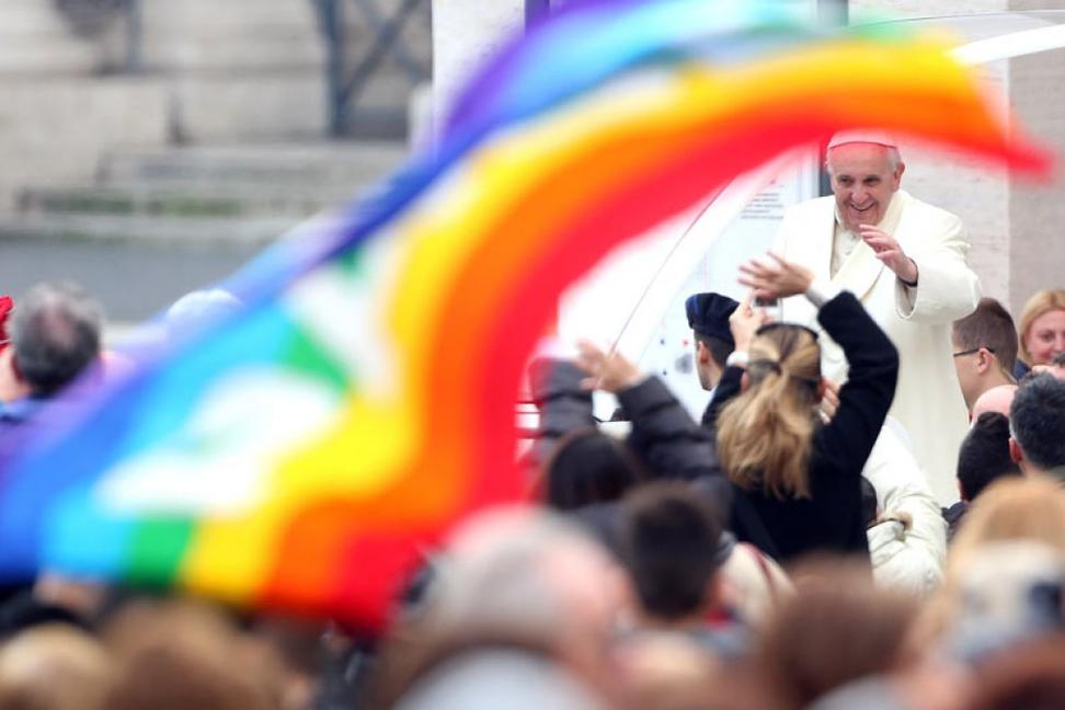 Pápež podporou spolužitia gejov a lesieb spustil v cirkvi progresívnu revolúciu