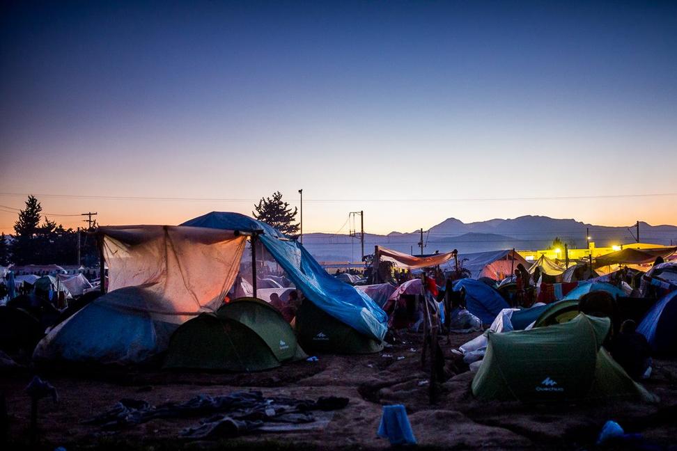 Do táborov v Grécku sa snažia preniknúť pašeráci aj predajcovia drog
