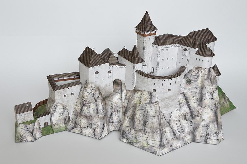 Z mojej papierovej dielne: historická rekonštrukcia hradu Lietava