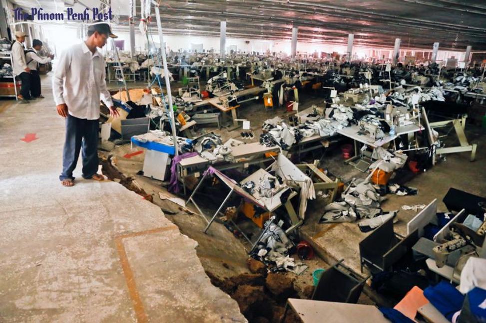 Tragédia v kambodžskej textilnej továrni. Koľko obetí bude ešte potrebných?