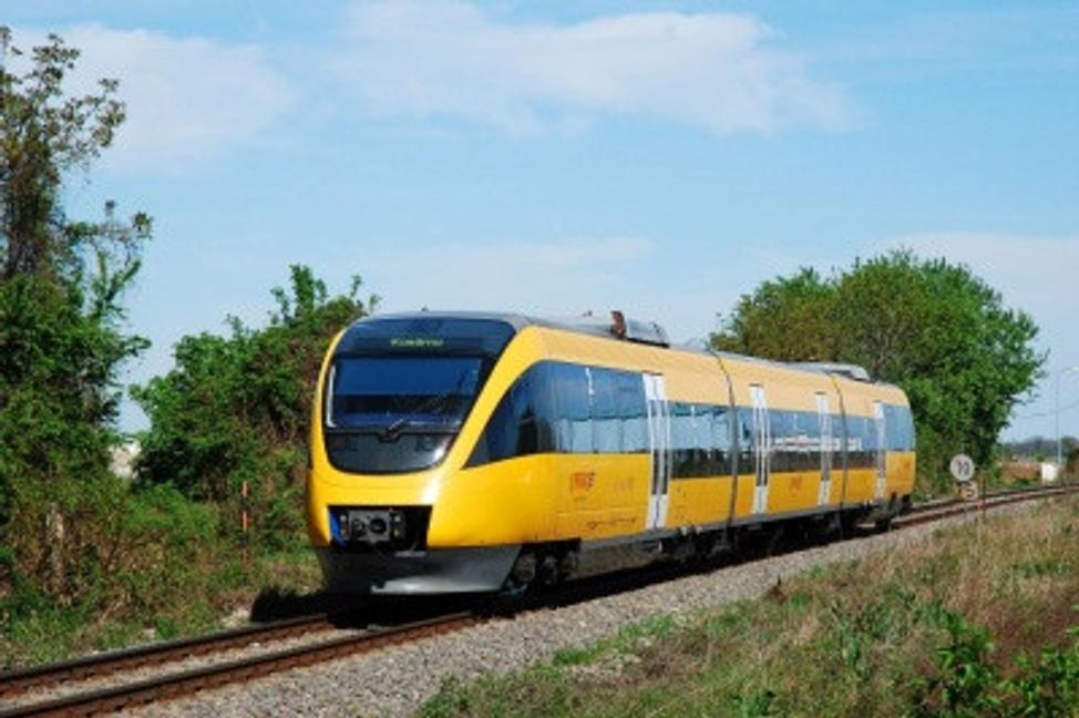 Érsek ničí železničnú dopravu na trati Bratislava – Komárno