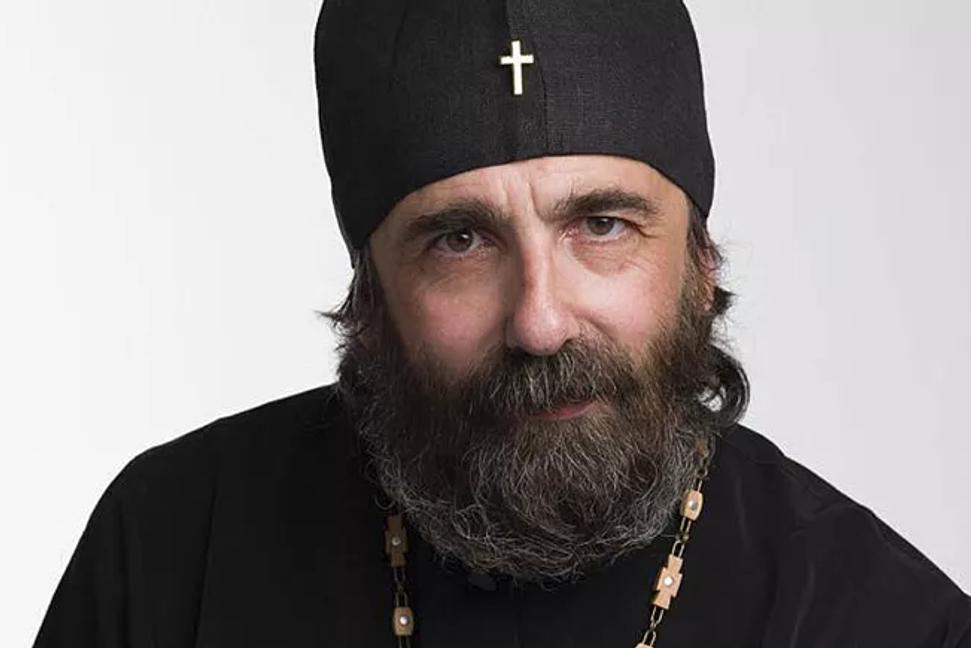 Grigorij je ruský kňaz, ktorý od začiatku vojny pomáha ukrajinským utečencom a bojuje proti agresii