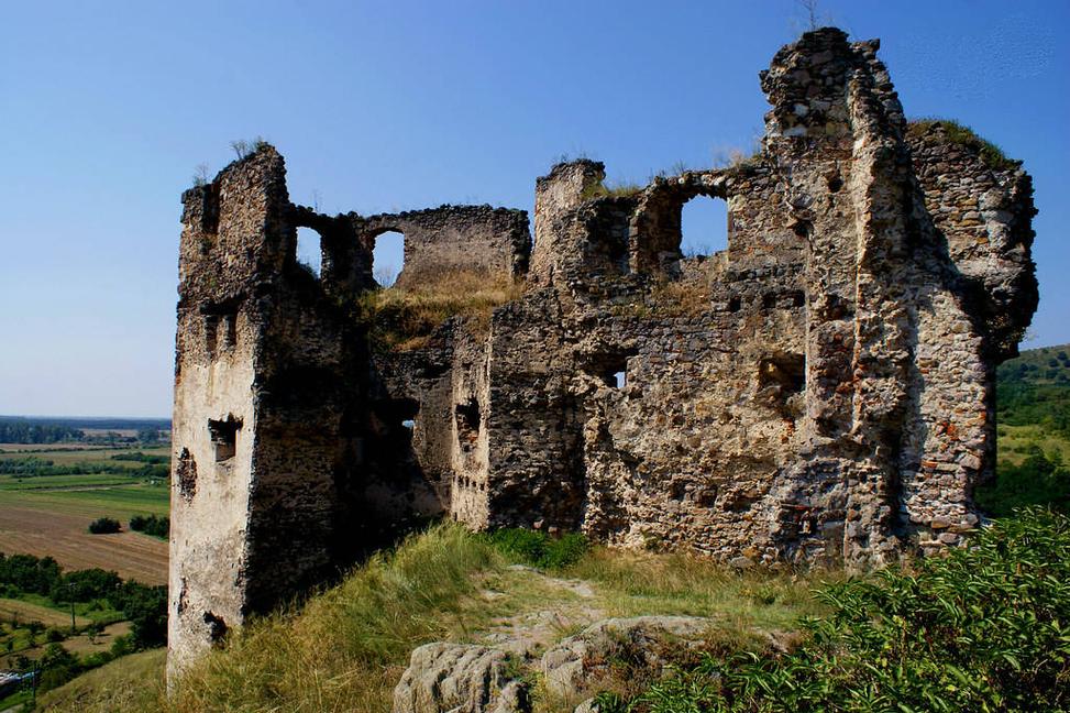 Hrad Veľký Kamenec vznikol v čase po tatárskom vpáde. V súčasnosti je z neho ľahko prístupná ruina s krásnym výhľadom