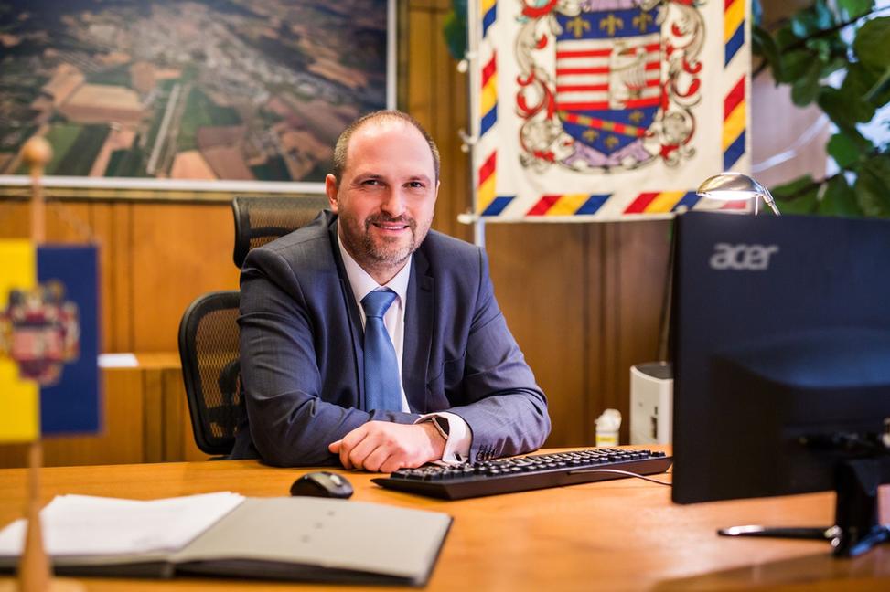 Pozývam vás na môj luxusný statok. Zoberte si plavky a príďte hladní. Kráľovsky vás pohostím