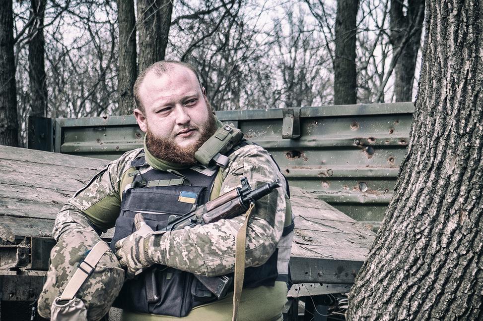 Nočný život v Chersone: prieskumné drony, záškodníci a neustále ostreľovanie