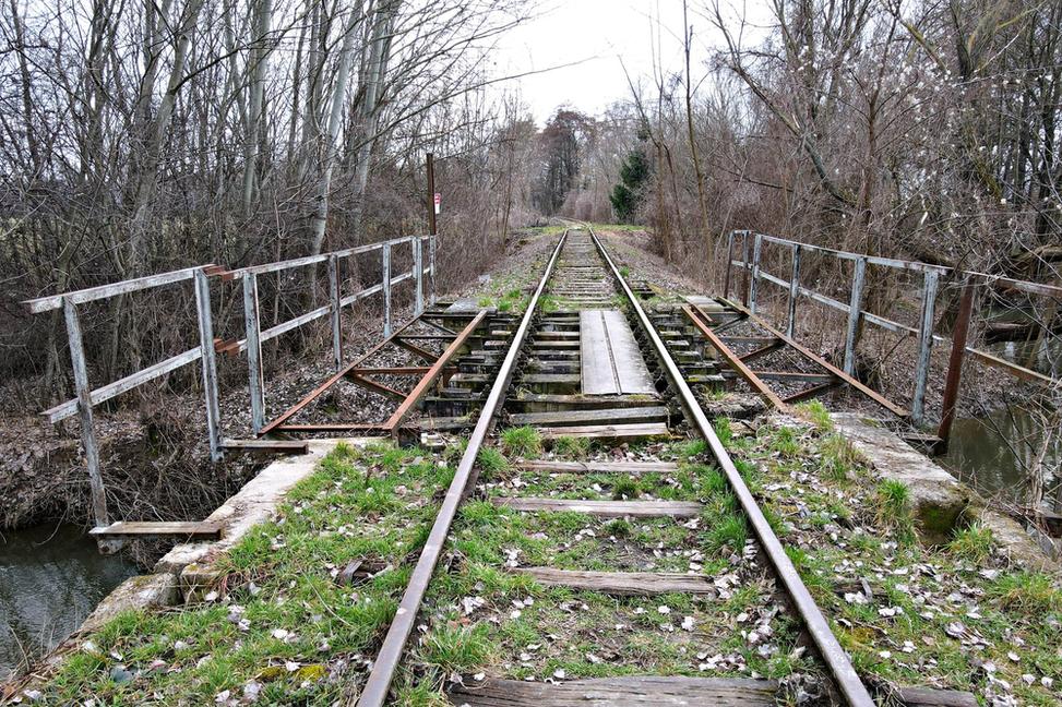 Železničná trať Piešťany-Vrbové odchádza do histórie. Nahradí ju cyklotrasa