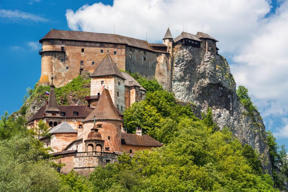 Oravský hrad patrí medzi navštevované prístupné hrady na Slovensku ...