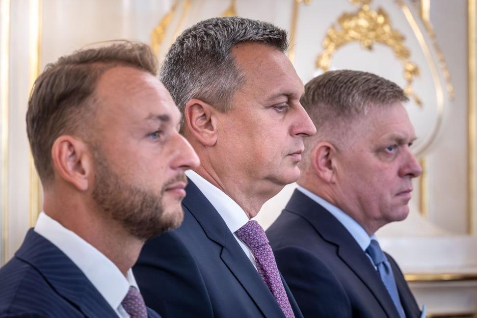 Fico : „Pošli ho… do riti ho pošli,“ štval Eštoka proti novinárom.