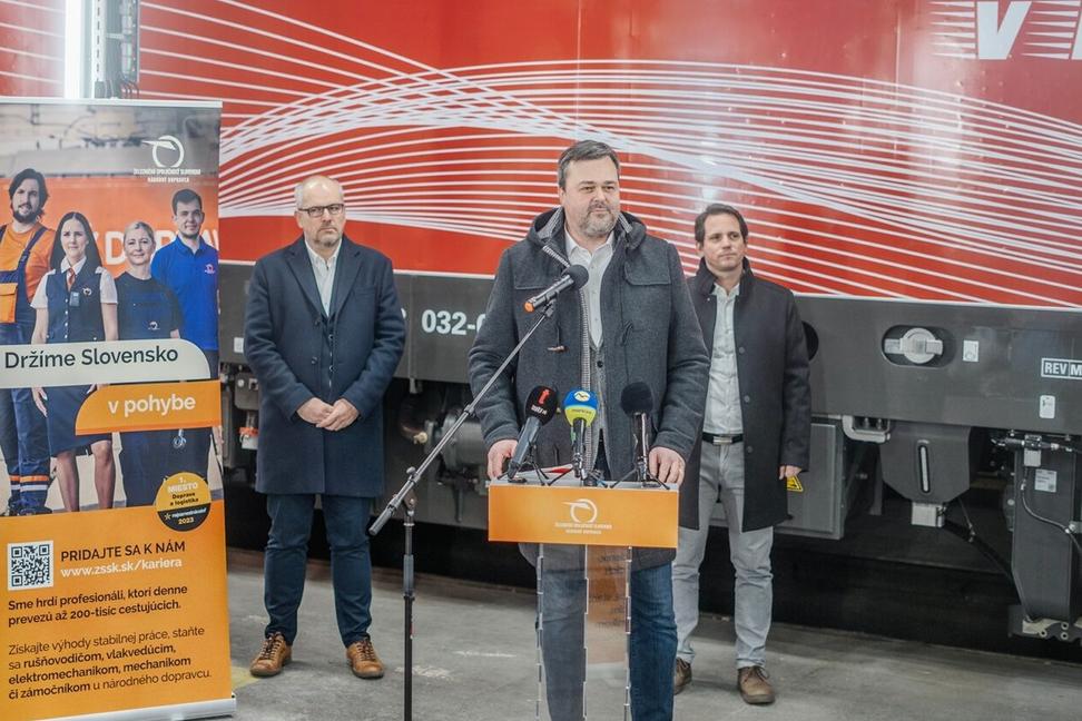 Prečo slovenskí železničiari obstarali nové rušne oveľa drahšie, ako českí 