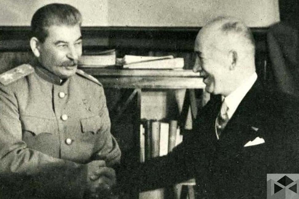 Koniec WW2 a SNP: Medzi Stalinom, Benešom a stratou vlastnej suverenity.