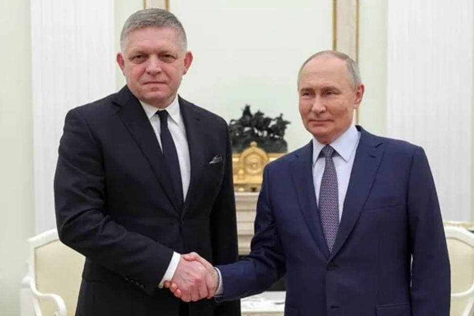 Vnútený izolacionizmus alebo kam nás vedie vláda Róberta Tisa-Orbánsona