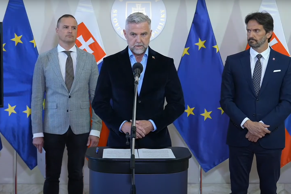 Ukážte rozstrieľané brucho.