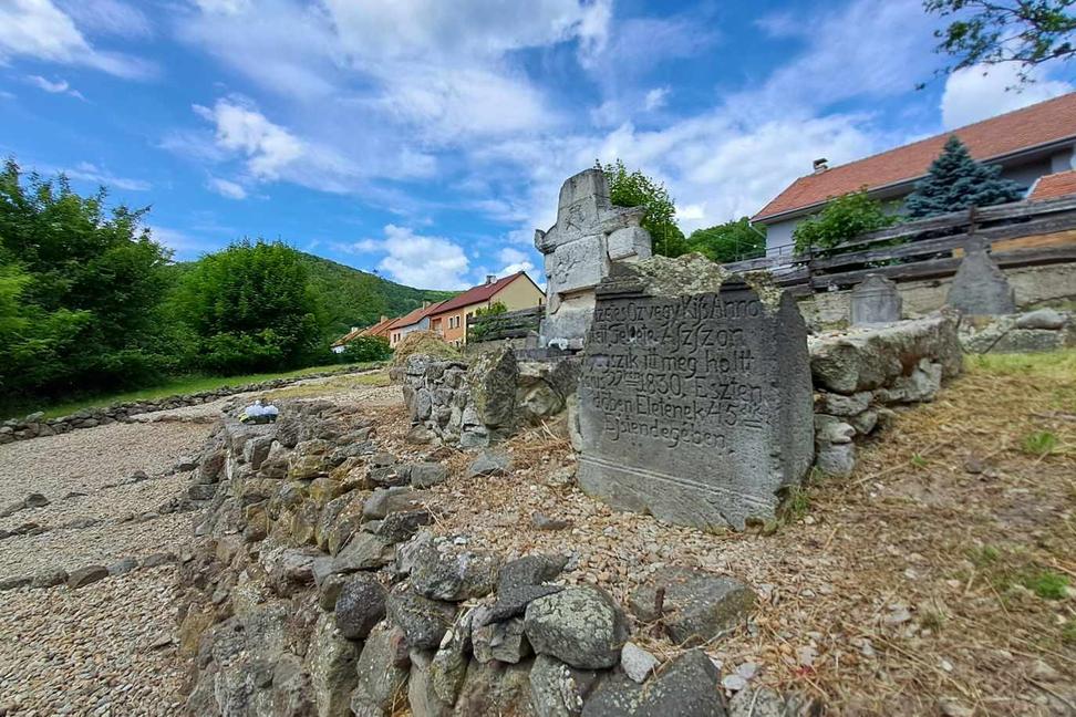 Zabudnutý cintorín, kde sa história zložila k spánku