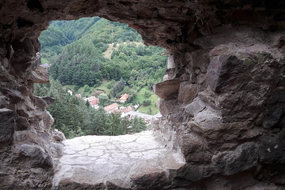 Hrad, kde ticho hovorí o chlebe, čo spojil ľudí