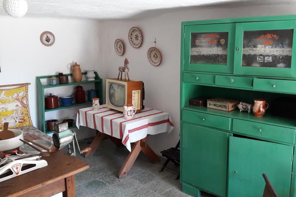 Brhlovce: Krumplová diera vytesaná do skaly