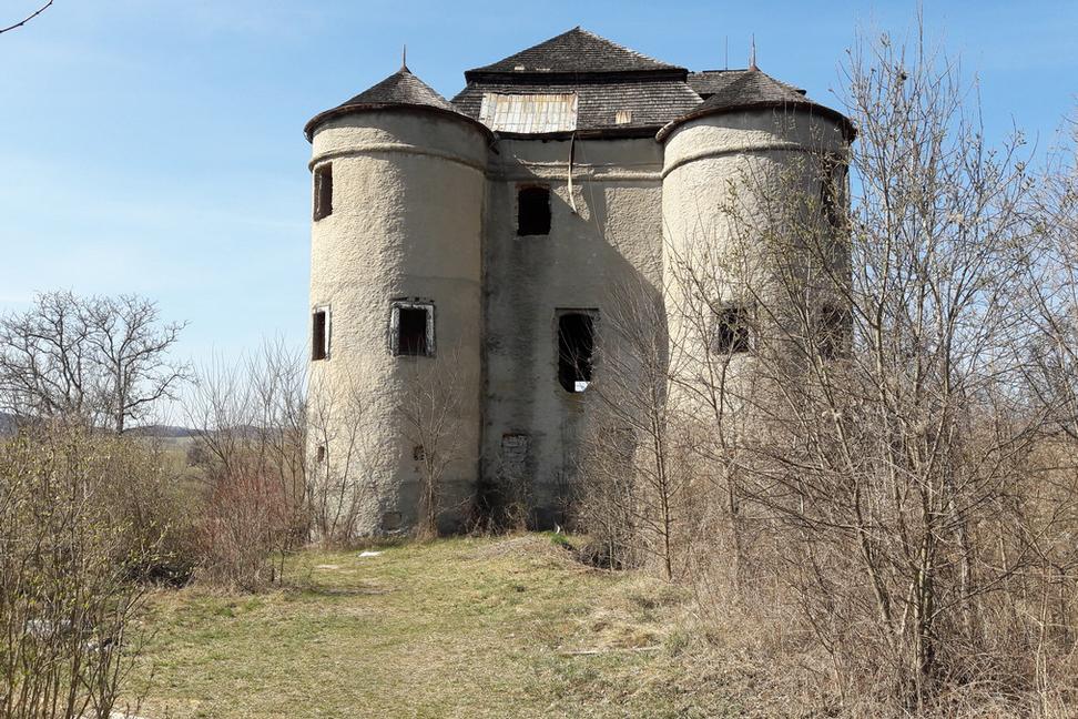 Z kaštieľa sklad zemiakov. Renesančný skvost v (ne)službách času