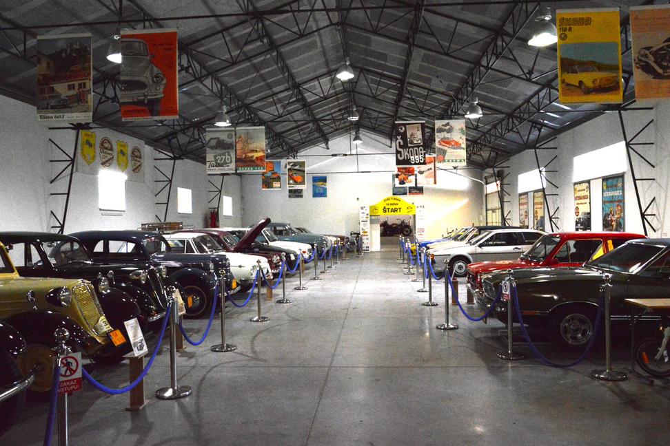 OLDTIMER SEREĎ je nielen kaviareň a klub, ale tiež múzeum s veteránmi. Aké autá a motorky si tu môžeme užiť popri príjemnom posedení?